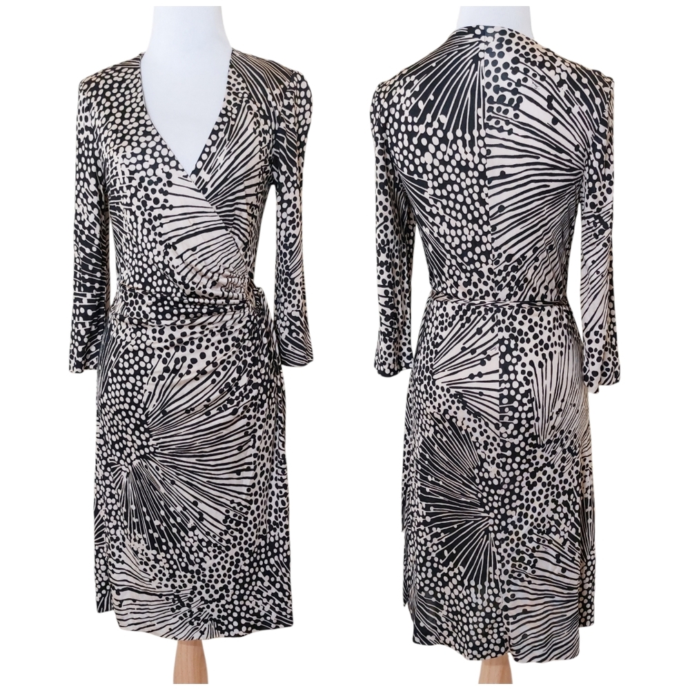 Trina Turk Beige & Black Abstract Design Signature Wrap Dress Womens Size 8